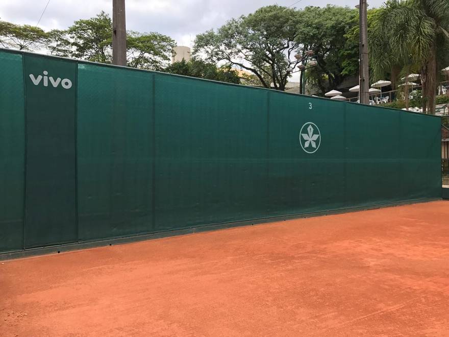 Tela de fechamento com aplicação da marca patrocinadora ao lado do logo do clube.